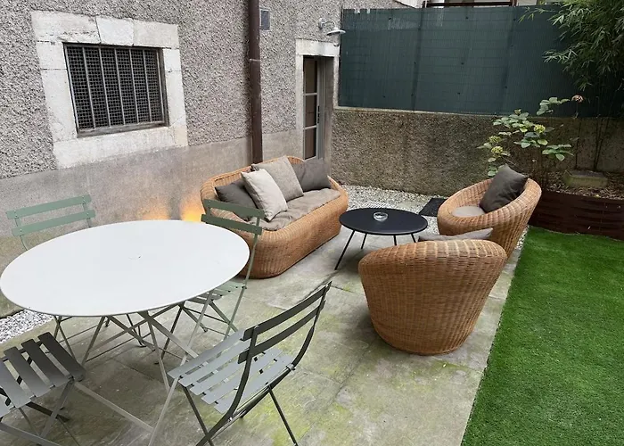 Apartment With Garden